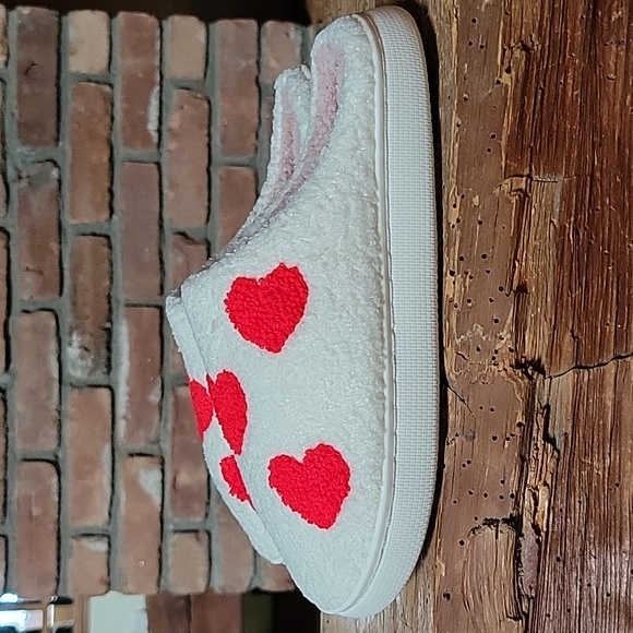 HEART SLIPPERS - Picture 4 of 8